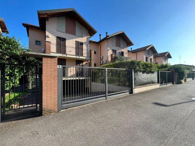 Casa in vendita a Corbetta, Lombardia