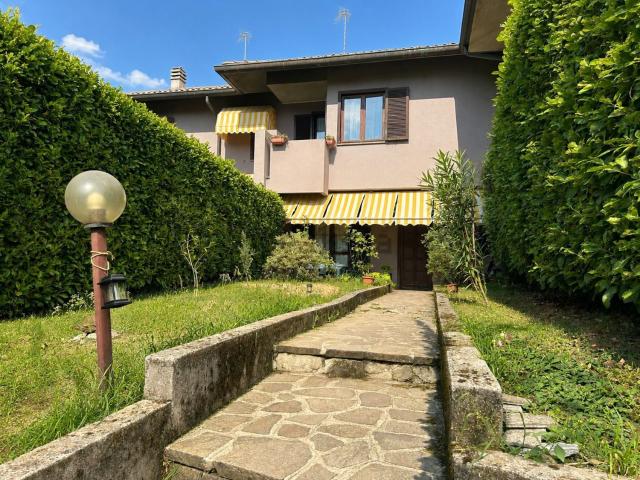 Casa in vendita a Mariano Comense, Como