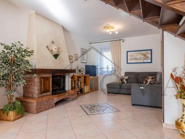 Casa in vendita a Sud-Est, Brenzone