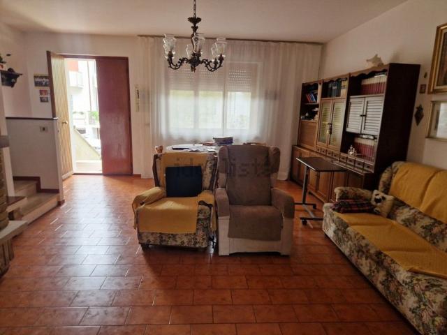Casa in vendita a La Colonna, Marche