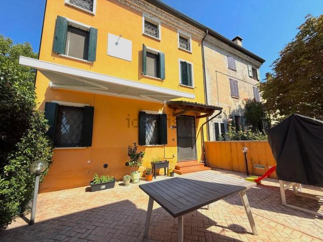 Casa in vendita a Legnago, Verona
