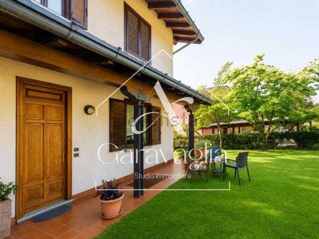Casa in vendita a Buguggiate, Lombardia