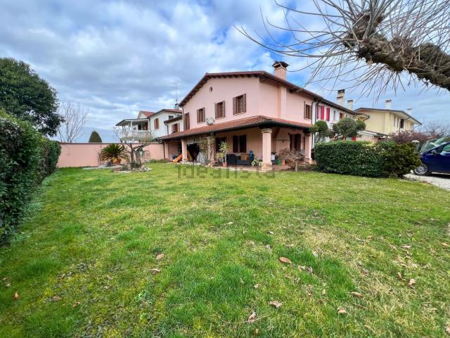 Casa in vendita a Spresiano, Veneto