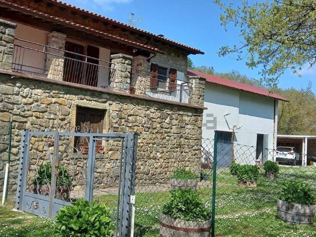 Casa in vendita a Poppi, Toscana