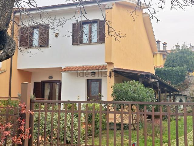 Casa in vendita a Viterbo, Lazio