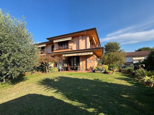 Casa in vendita a Quercioli, Marina Di Massa