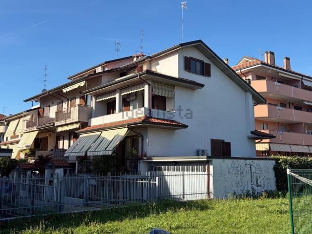 Casa in vendita a Bareggio, Lombardia
