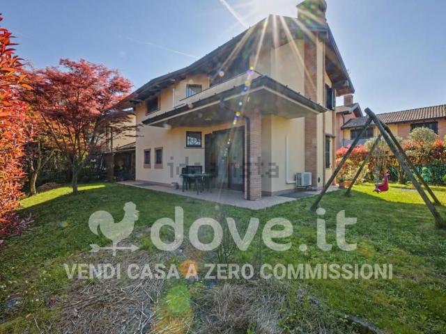Casa in vendita a Malnate, Lombardia