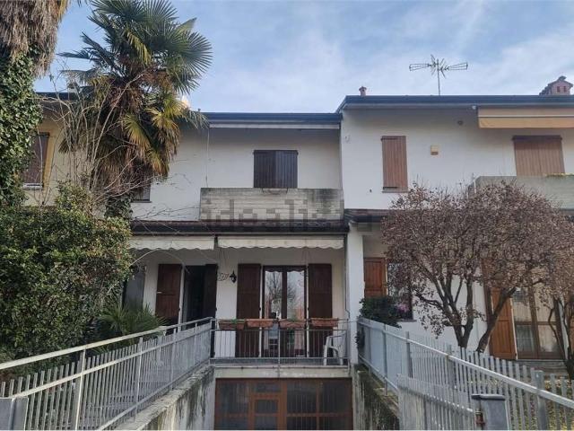 Casa in vendita a Brembate, Lombardia