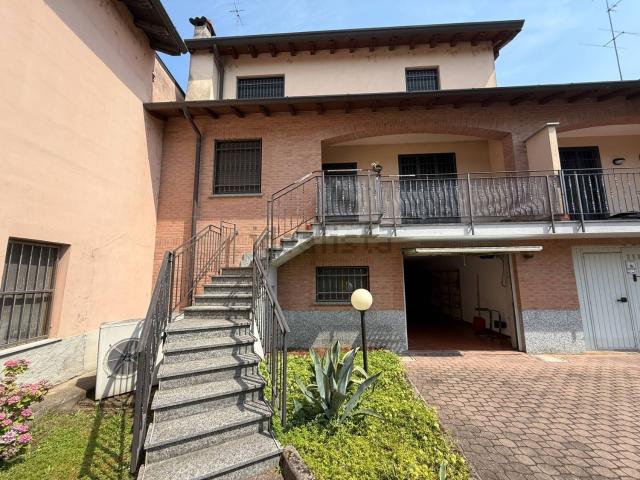 Casa in vendita a Lacchiarella, Lombardia