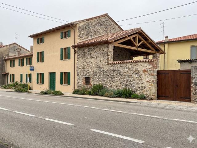 Casa in vendita a Montecchio Precalcino, Veneto