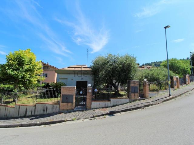 Casa in vendita a Santa Lucia, Marche