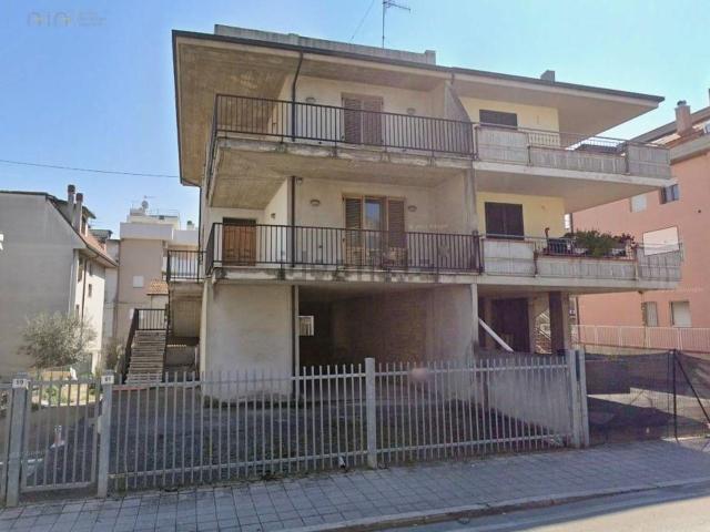 Casa in vendita a Salaria, Marche