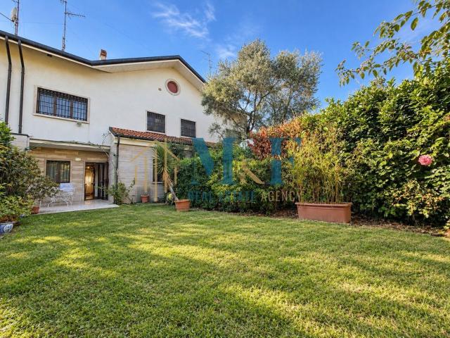 Casa in vendita a Milano Oltre, Segrate