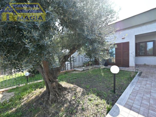Casa in vendita a Santa Lucia, Marche