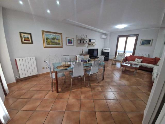 Casa in vendita a Castelvetro Piacentino, Reggio Emilia