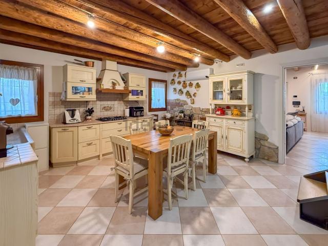 Casa in vendita a Roncà, Veneto