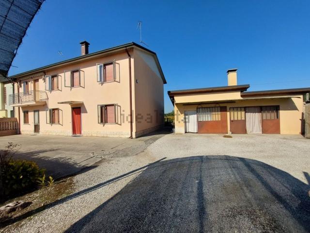 Casa in vendita a Badia Polesine, Veneto