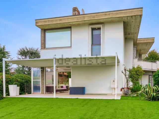 Casa in vendita a Rivoltella del Garda, Desenzano Del Garda