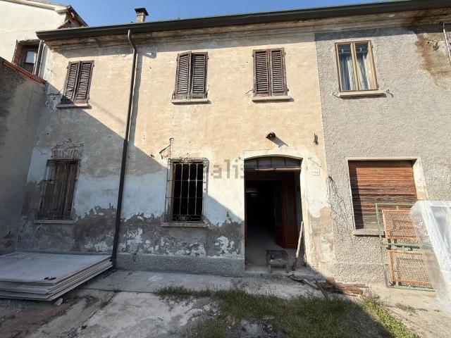 Casa in vendita a Ostiglia, Lombardia