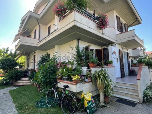 Casa in vendita a Marina di Massa, Marina Di Massa