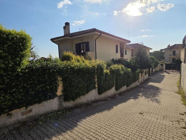 Casa in vendita a Mater Domini, Calabria