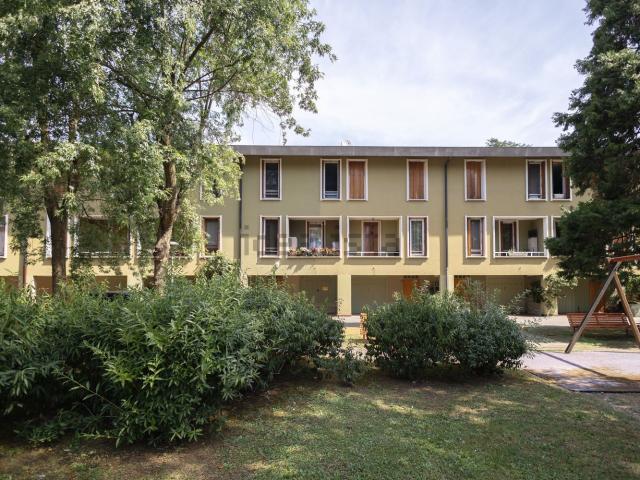 Casa in vendita a Arese, Lombardia