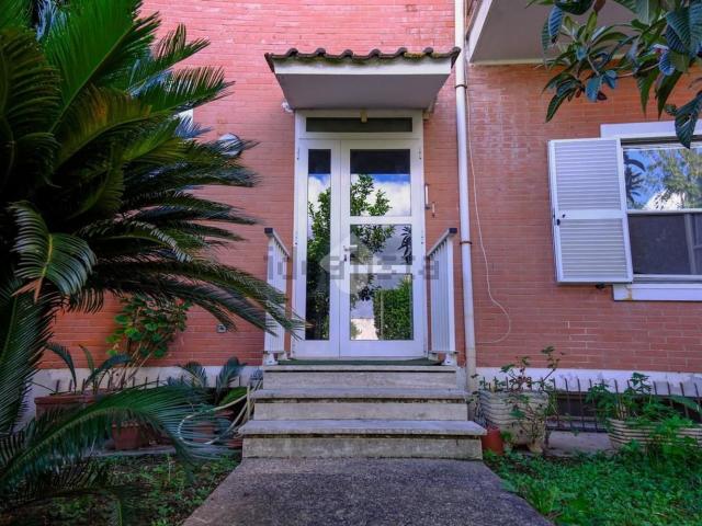 Casa in vendita a Acilia, Roma