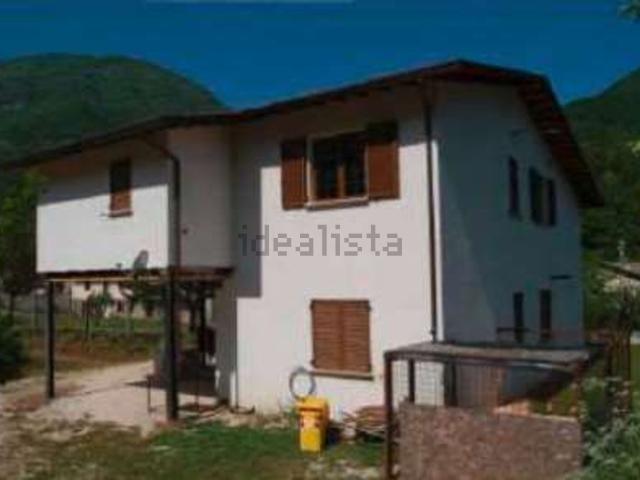 Casa in vendita a Serradica, Fabriano