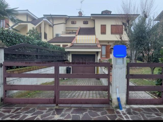 Casa in vendita a Unione dei comuni del Distretto Ceramico, Maranello