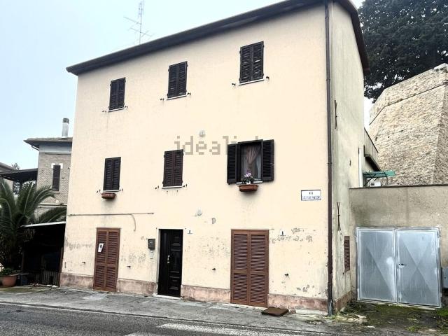 Casa in vendita a Trecastelli, Marche