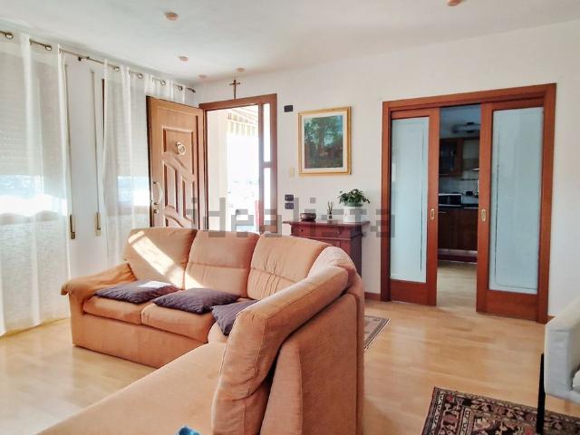 Casa in vendita a Rossano Veneto, Veneto