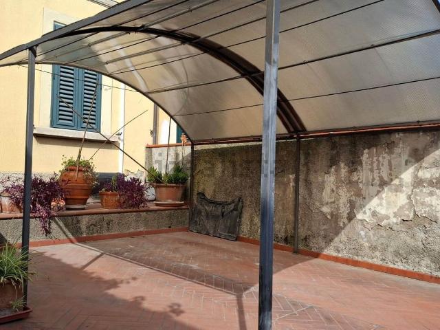Casa in vendita a Prato, Toscana