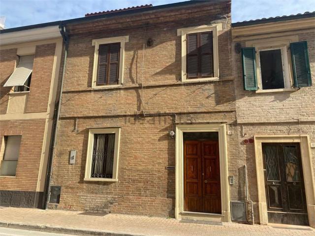 Casa in vendita a Centro Storico, Marche