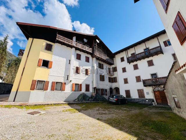 Casa in vendita a Borgo Baselia, Forni di Sotto / For Disot