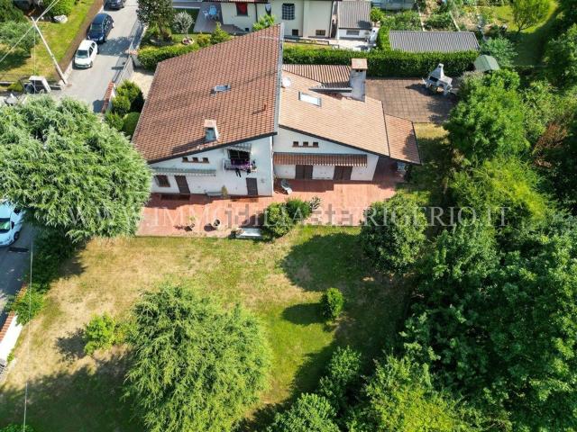 Casa in vendita a Fibbia, Caprino Bergamasco