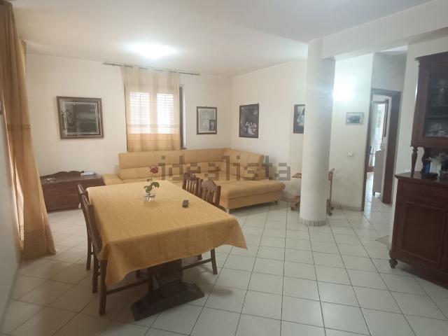 Casa in vendita a Giarre, Sicilia