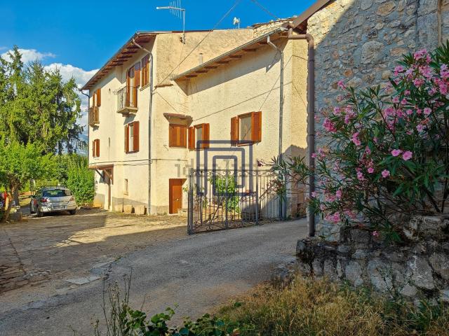 Casa in vendita a Introdacqua, Abruzzo