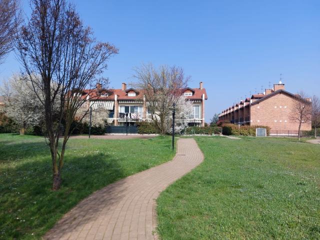 Casa in vendita a Cardano Al Campo, Lombardia