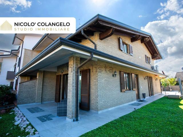 Casa in vendita a Lazzate, Lombardia