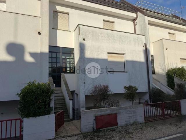 Casa in vendita a San Lazzaro, Marche