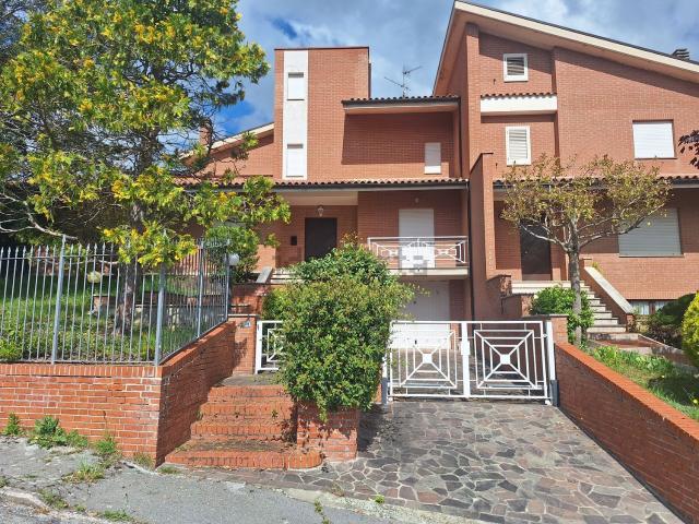 Casa in vendita a Colmorello, Sarnano