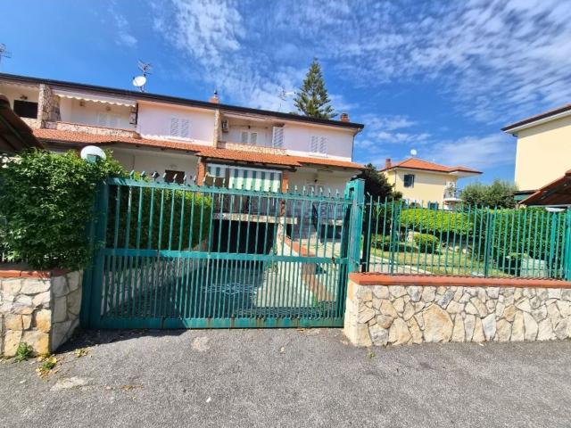Casa in vendita a Canosa, Giugliano In Campania