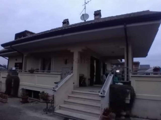 Casa in vendita a Frosinone, Lazio