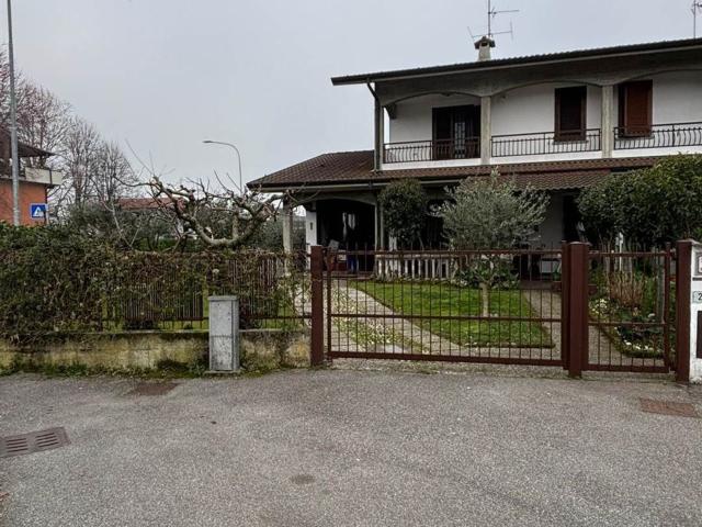 Casa in vendita a Trezzano Rosa, Lombardia
