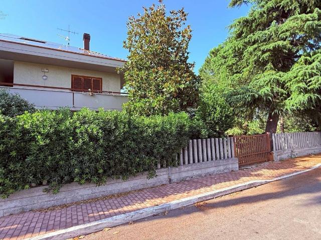 Casa in vendita a Brecciarolo, Marche