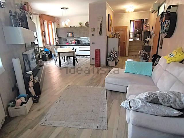 Casa in vendita a Terra di Mezzo, Re