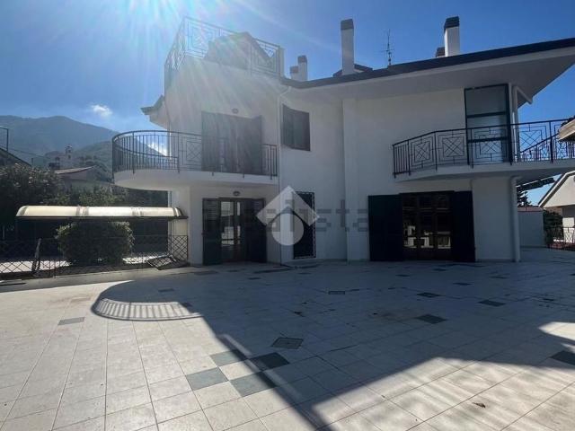 Casa in vendita a Baronissi, Campania