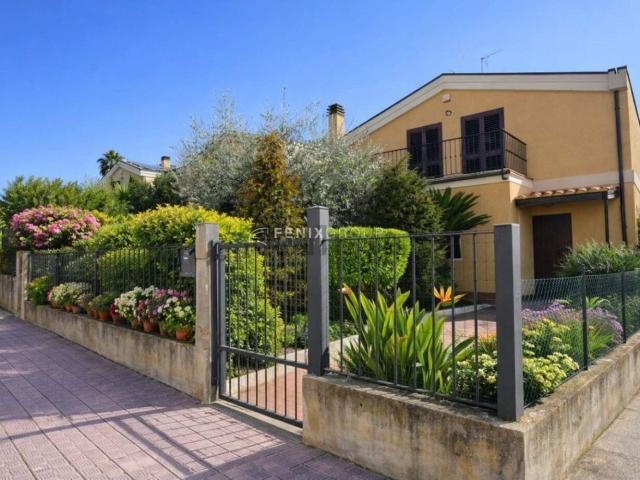 Casa in vendita a Zona Industriale Valtesino, Marche