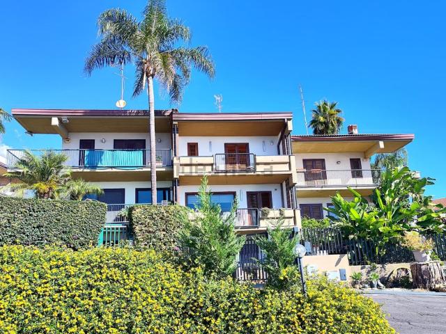 Casa in vendita a Aci Castello, Sicilia